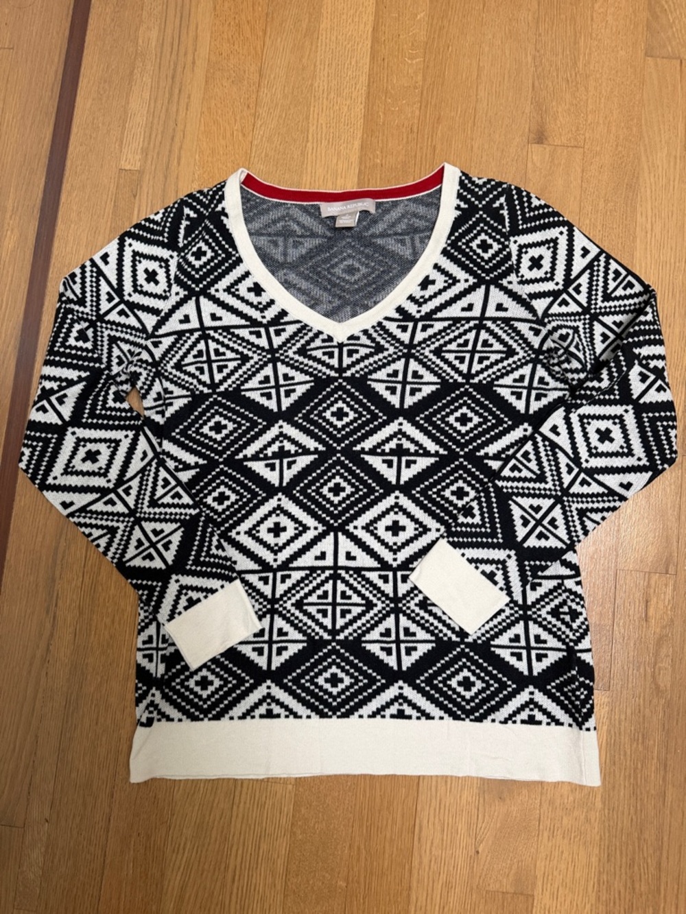Banana Republic Black & White Geometric V-Neck Sweater